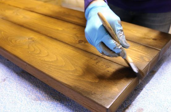 Teknik ‘Dry Brushing’ Menambahkan Dimensi Pada Mebel Cat Ulang